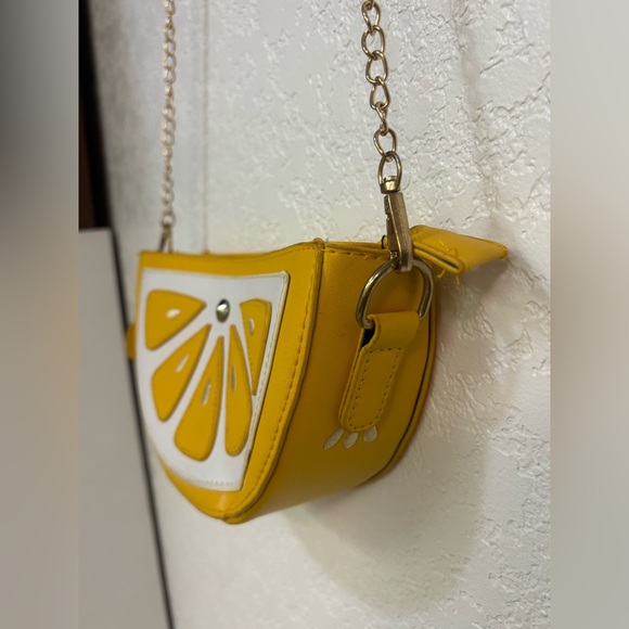 🍋 Women Lemon Slice Shape PU Leather Mini Cross Body Bag Shoulder Chain Bag - Picture 2 of 16